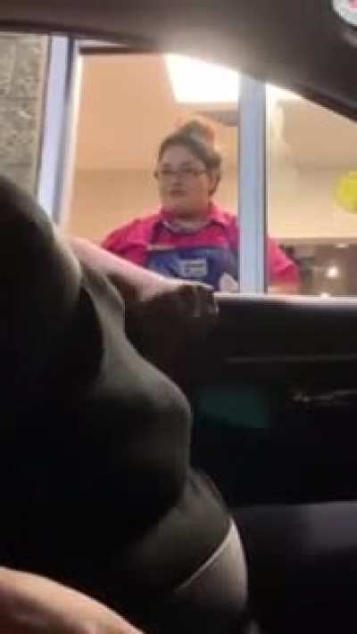 Woman upset because McDonald’s cashier didn’t add her biscuits & gravy on her order…