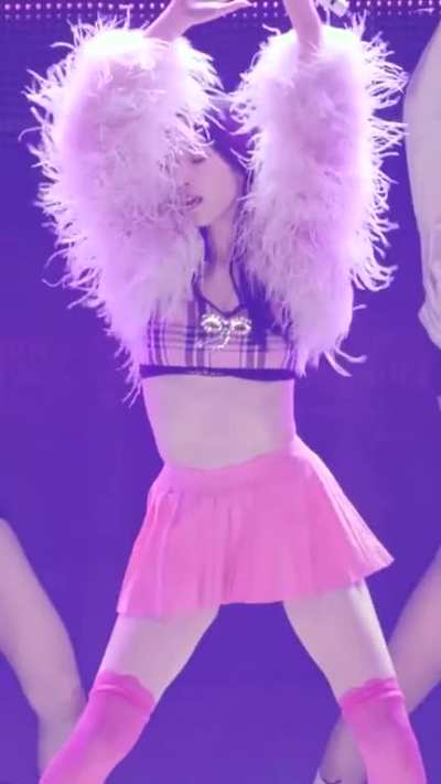 Mina twerking