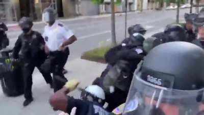 Peaceful protesters in DC tackle an Antifa rioter and hand him over to the police! MAGA