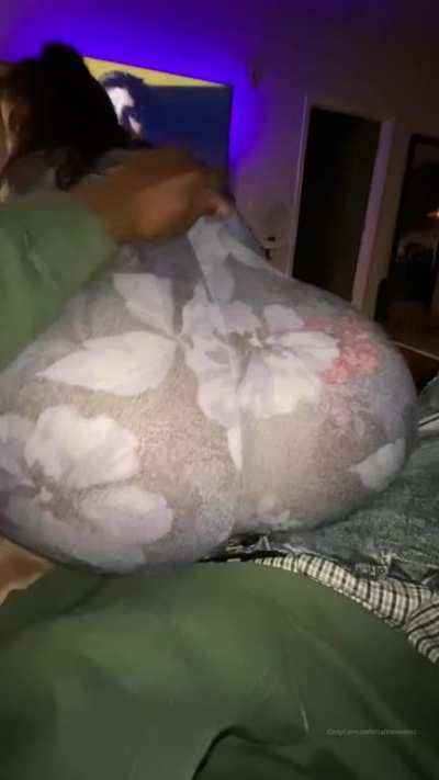 If y’all want more of her (naked 😈🍑) this post have to have 3 upvotes