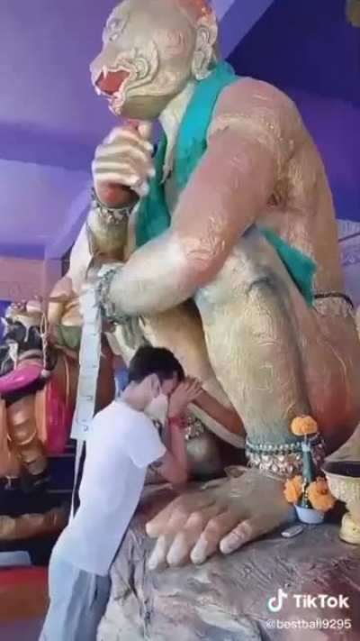 Thai When Pray to Hanuman 🙏🙏🙏