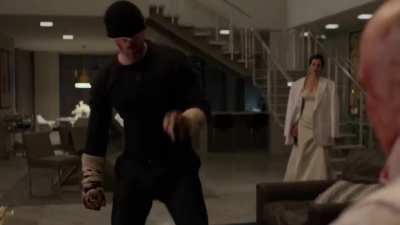 This scene from the Netflix Daredevil show has some similarities with  Spider-Man's Back in Black comic. Do y'all think so too? Do y'all think this scene was inspired from that comic? 