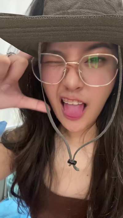 tiktok: vyronikarae