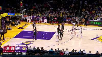 [Highlight] LeBron James can not contain his disgust early in the game POR@LAL 10.23.2022