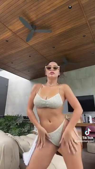 Yassi Pressman