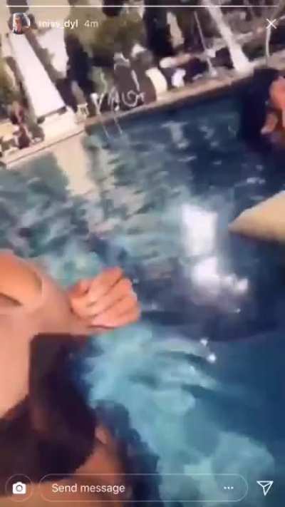 👀