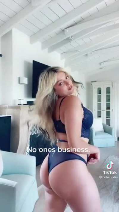 I'm accepting her as an honorary thot now.🔥