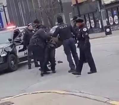 WCGW assaulting a handcuffed suspect