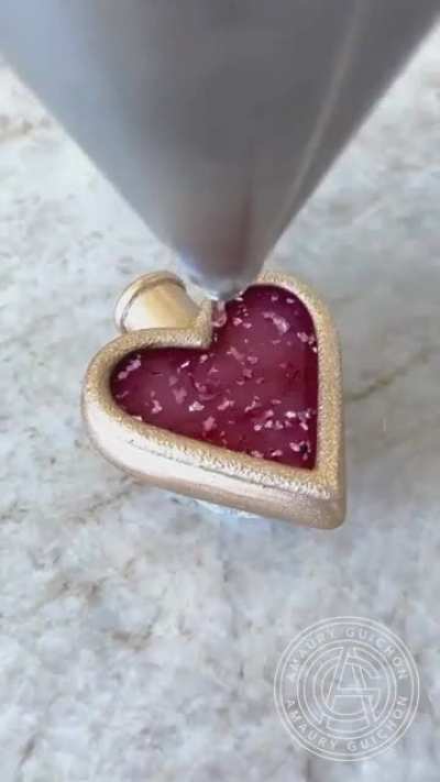 The making of this praline
