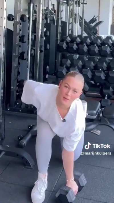 Marijn met goed uitzicht in de Gym 🍑