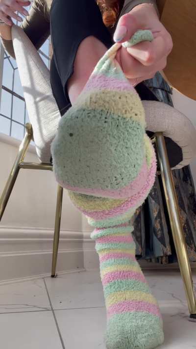 Would you sniff my fuzzy socks I’ve been wearing for 3 days? 😈🧦🧎🏻‍<wbr>➡️