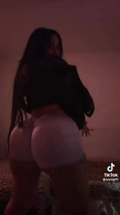 juicy (@jeyvigil11)