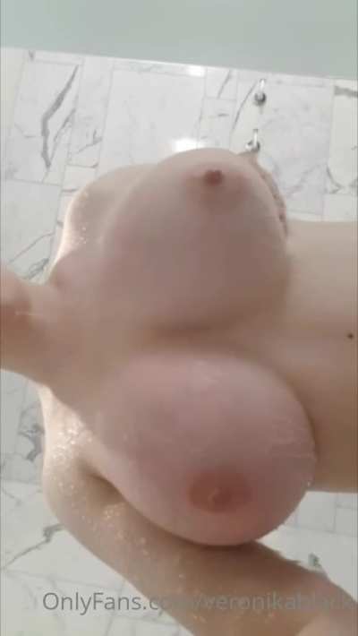 Bib boobs