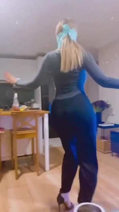 Hande Sarıoğlu (oryantalist kültürle büyümüş arkadaşlara şiddetle tavsiye ediyorum)
