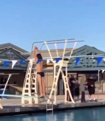 10/10, nice dive!👏🏻