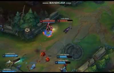 lmao senna and ezreal got 1 shot by my R