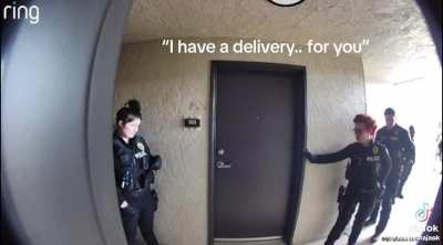 Police lie about who they are when announcing themselves 