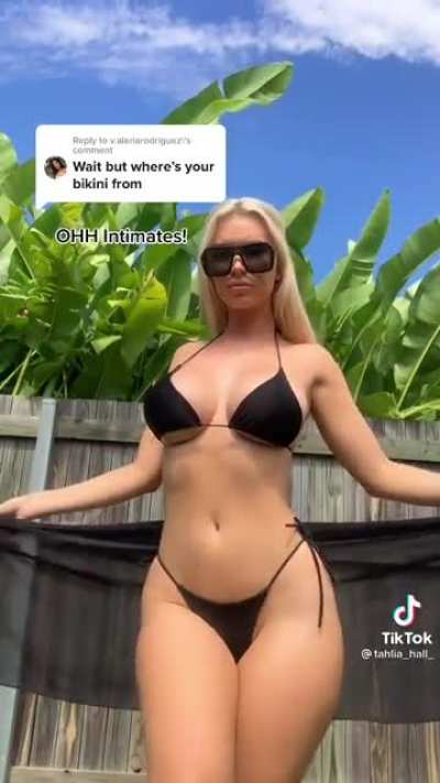 incredible phat ass blonde....