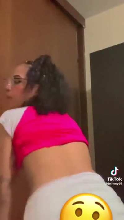 Underboob thot