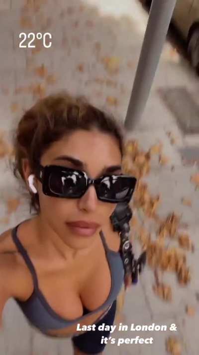London Walking in Sports Bra