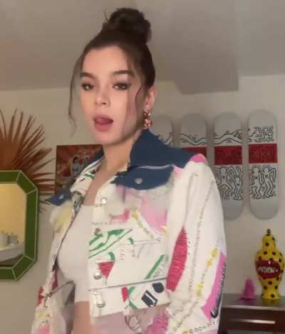 Pretty Hailee Steinfeld
