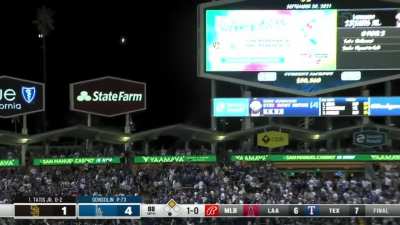 [Highlight] Tatis hits it out of Dodger Stadium to make it 4-3