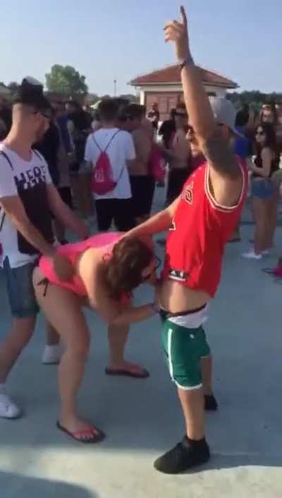 Public Blowjob!?