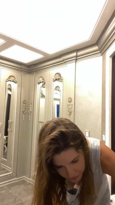 Downblouse Nipslip - Get Her Folder