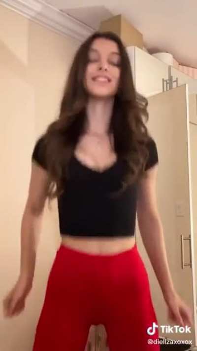 Diellza loves to shake her ass