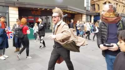 “Frozen in action” living statue