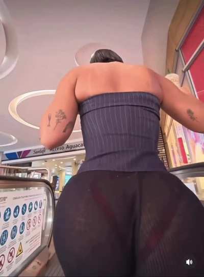 Dudes at the mall couldn’t take their eyes off my girlfriend, I wonder why…