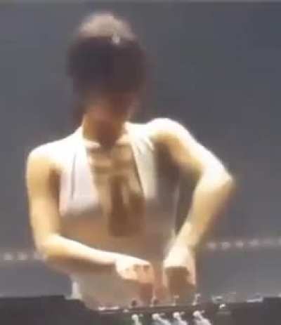 Bouncin’ DJ