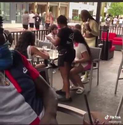 These idiots ran out on their bill but forgot their keys at the table. Everyone enjoyed the instant karma lol.