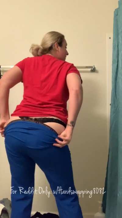Feeling a little goofy<wbr>...sh<wbr>owing a little booty... while cleaning these kiddos damn bathroom (why can’t they get their clothes in the hamper???) 😆[F37]