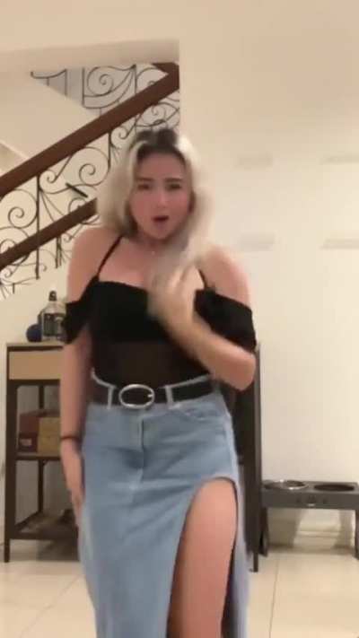 Ella Cruz