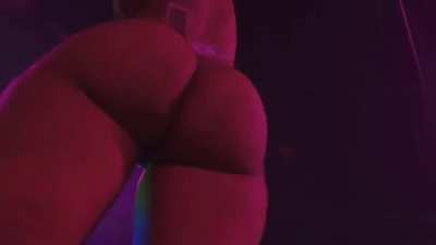 They can blur her face, but I’d recognize that booty anywhere.