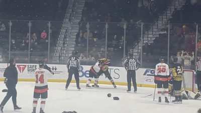 CAM PARR VS CAMERON ALLARD-WHL TIGERS VS WHEAT KINGS