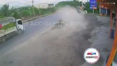 Truck loses its cargo