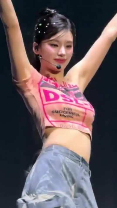 I'm starting to understand all the hype around Yeji now... 