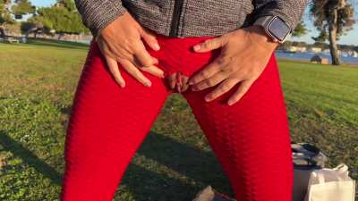 My favorite leggings to wear on a picnic!