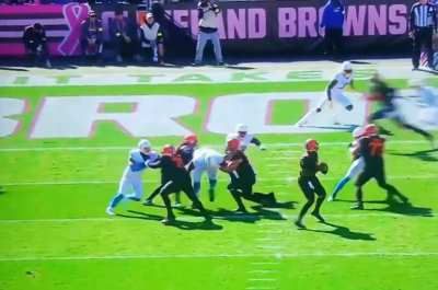 VIEW WARNING! Vicious late hit on Brows' QB.