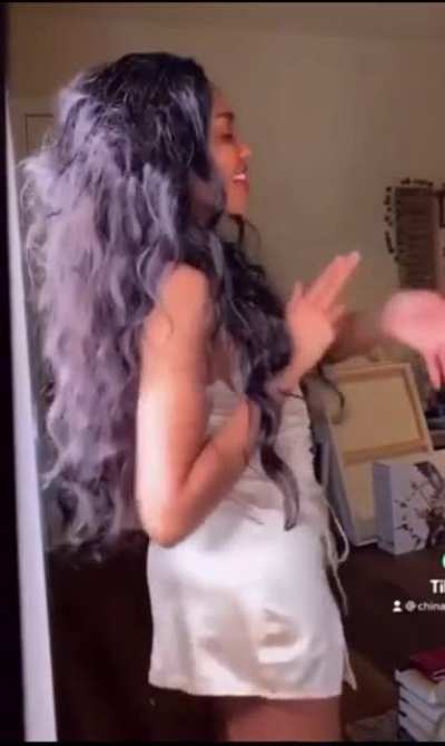 China @chinamcclain (so sexy how she’s swinging her hips and throwing it🍑)