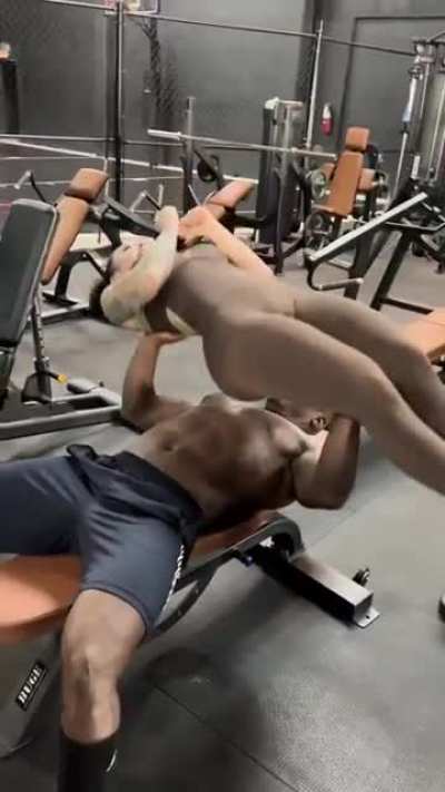 Girl lifting 10/10