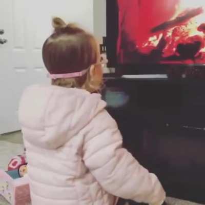 Parents found out little girl is legally blind last Christmas... this is her reaction to trying glasses on for the first time.