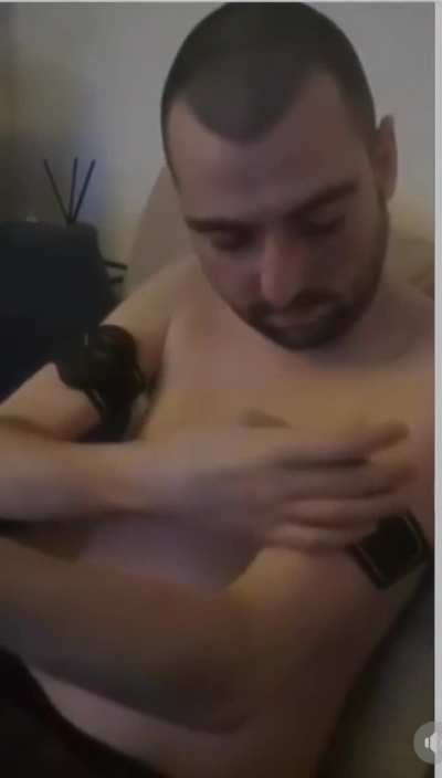 Guy puts ab trainers on both arms... 