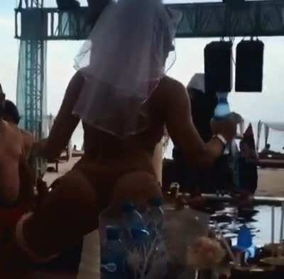 Kelly kelly twerking