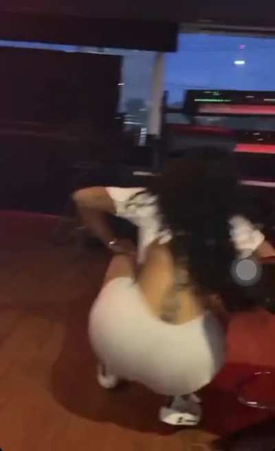 Big Booty Twerk 1/2