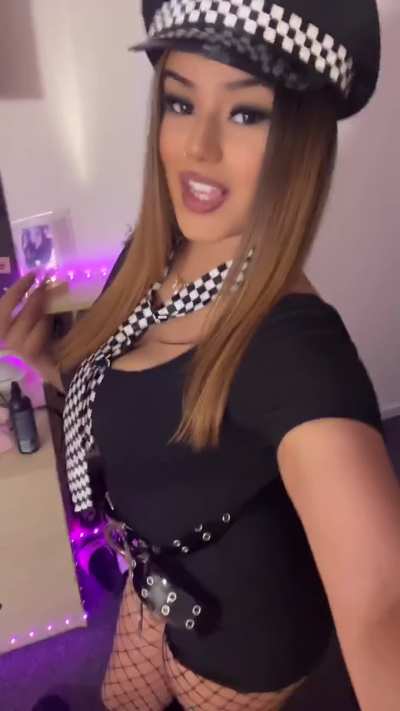 👮🏼‍♀️<wbr>🥵