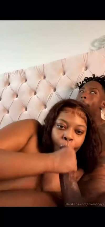 I love when she keep sucking 😌 #New Vids# Big drop in comments 👇🏾
