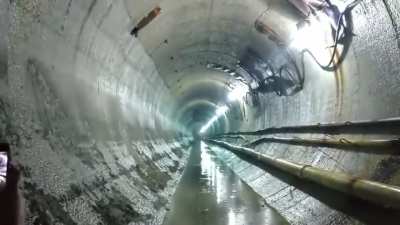 Shock wave passing through the tunnel
